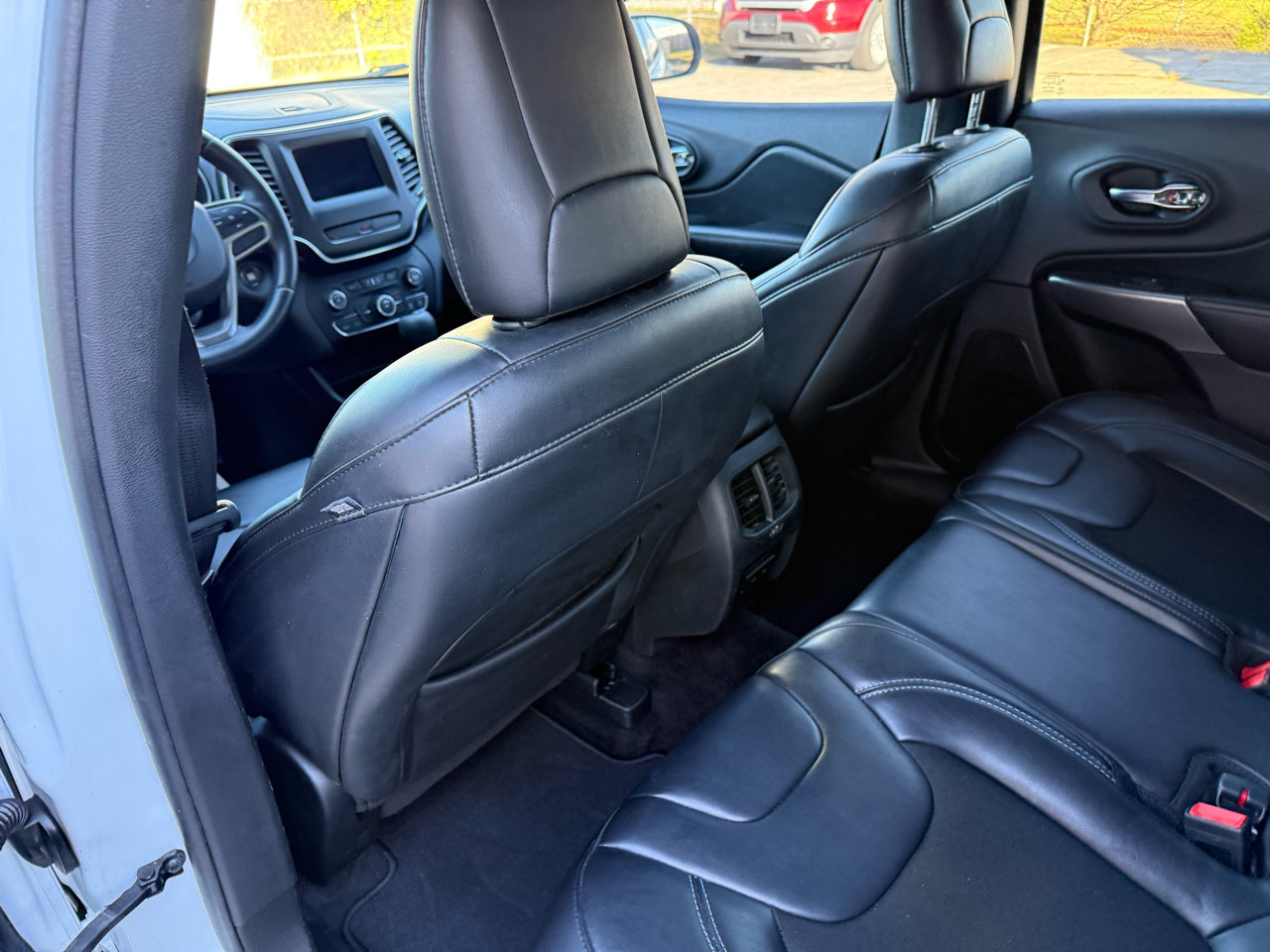 Used 2019 Jeep Cherokee Latitude Plus image 23