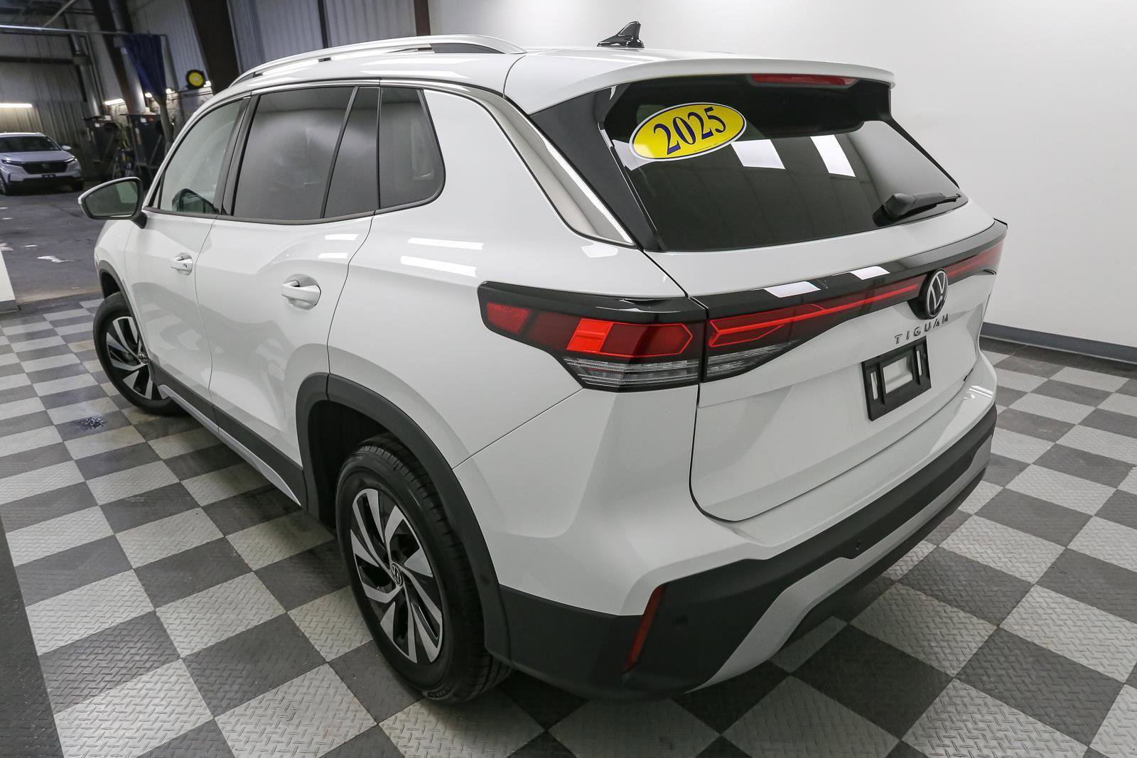 Used 2025 Volkswagen Tiguan S image 10