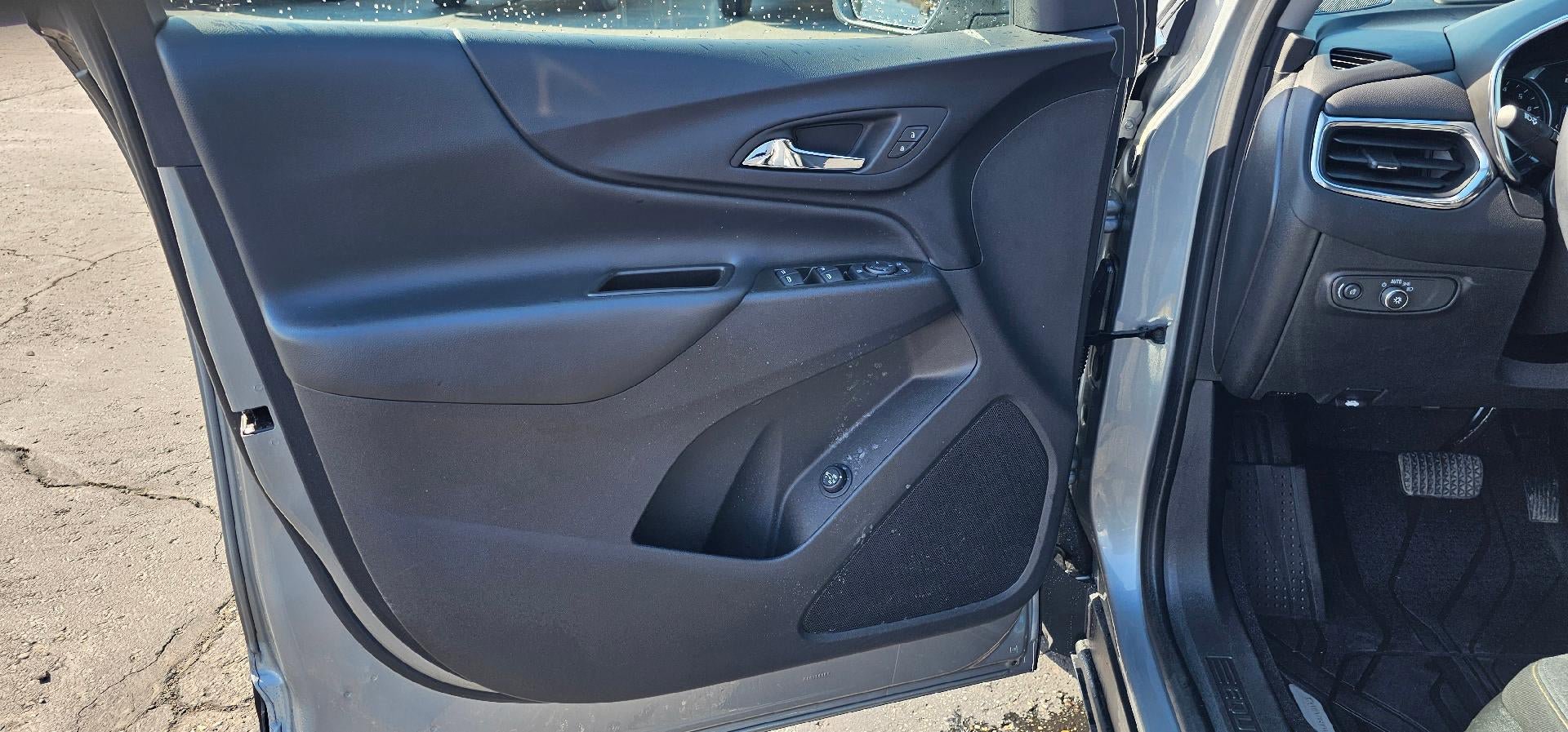 Used 2023 Chevrolet Equinox LT FWD image 9