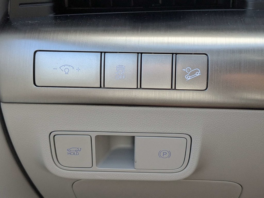 Certified 2026 Hyundai Kona Limited FWD image 32