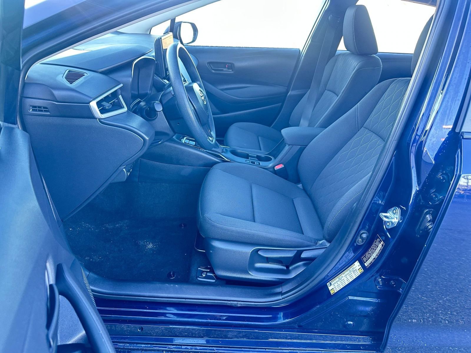 Used 2025 Toyota Corolla LE image 27