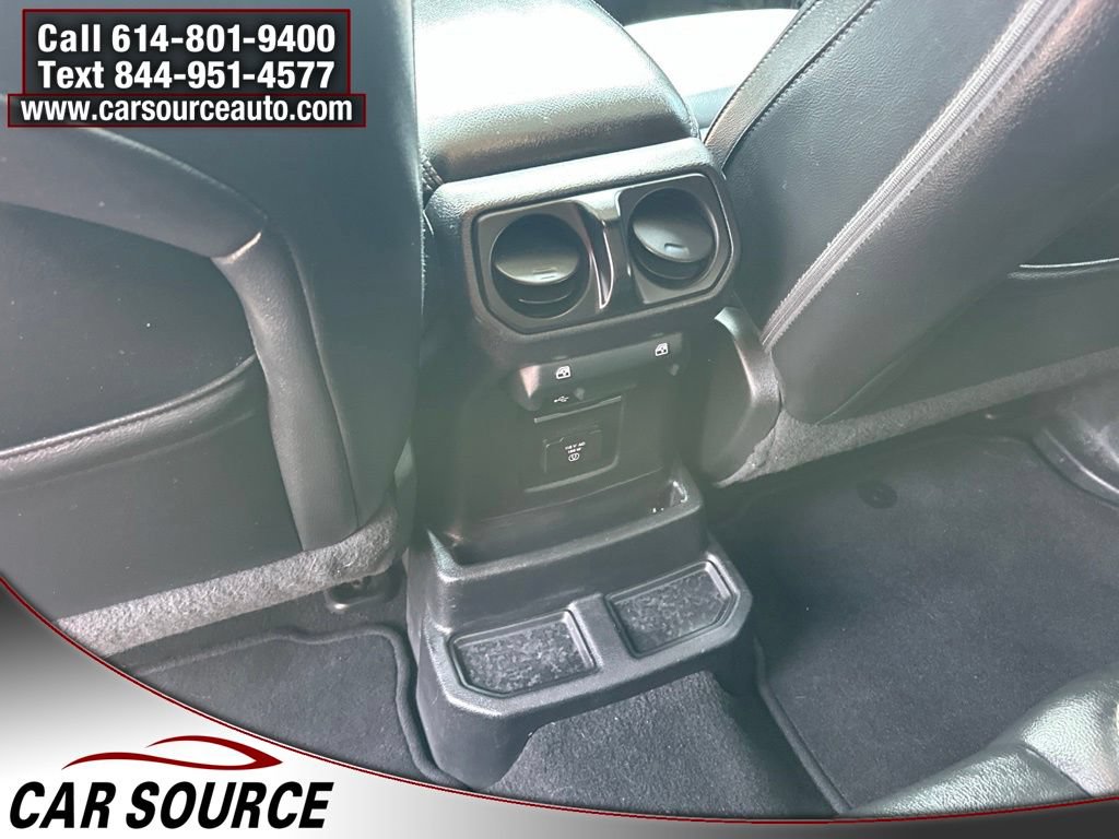 Used 2019 Jeep Wrangler Unlimited Sahara w/ Dual Top Group AWD/4WD image 17