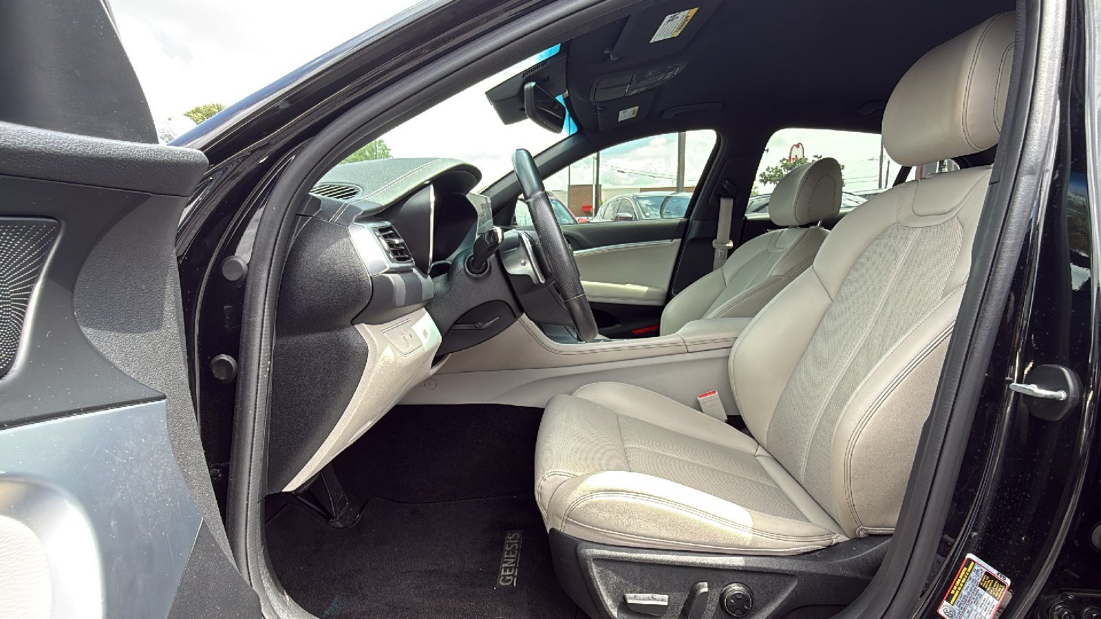 Used 2023 Genesis G70 2.0T RWD image 12
