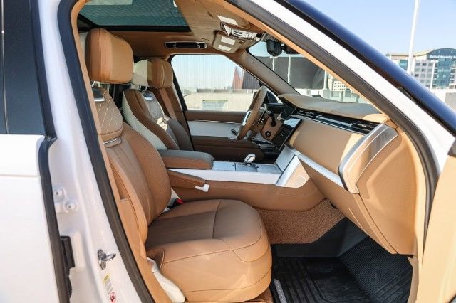 New 2025 Land Rover Range Rover SV image 18
