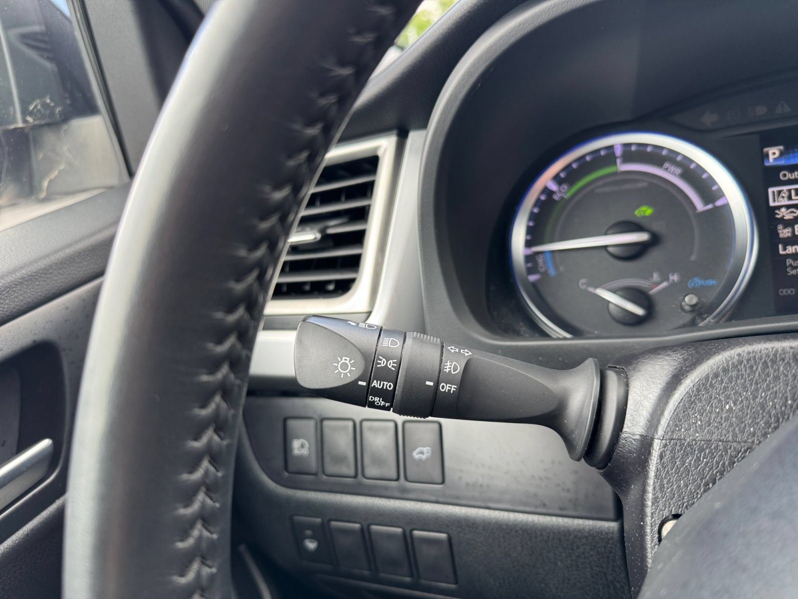 Used 2019 Toyota Highlander XLE AWD/4WD image 22