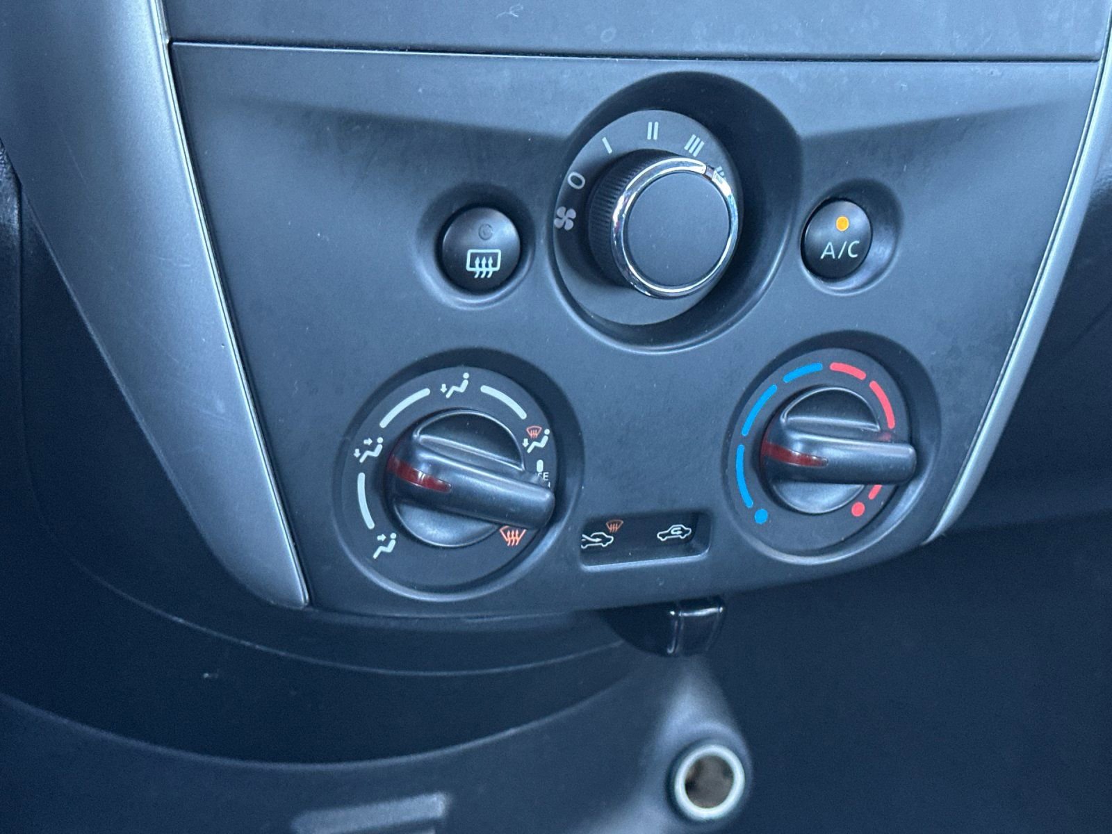 Used 2017 Nissan Versa SV image 17