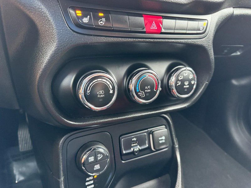 Used 2015 Jeep Renegade Trailhawk w/ Cold Weather Group image 18