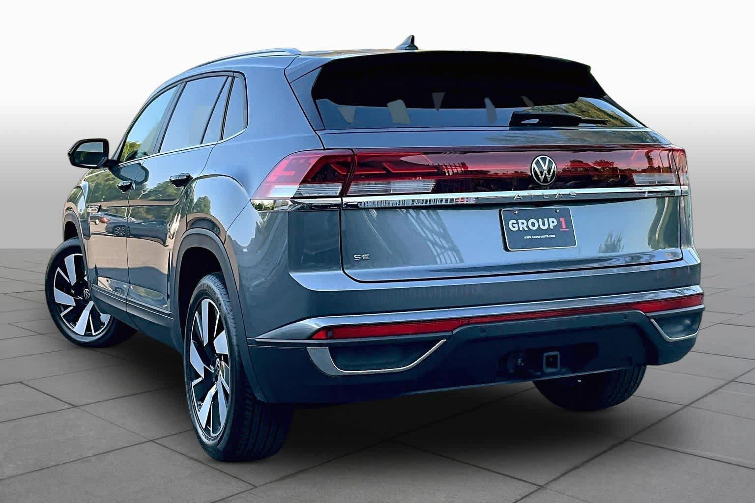 Used 2025 Volkswagen Atlas Cross Sport SE FWD image 12