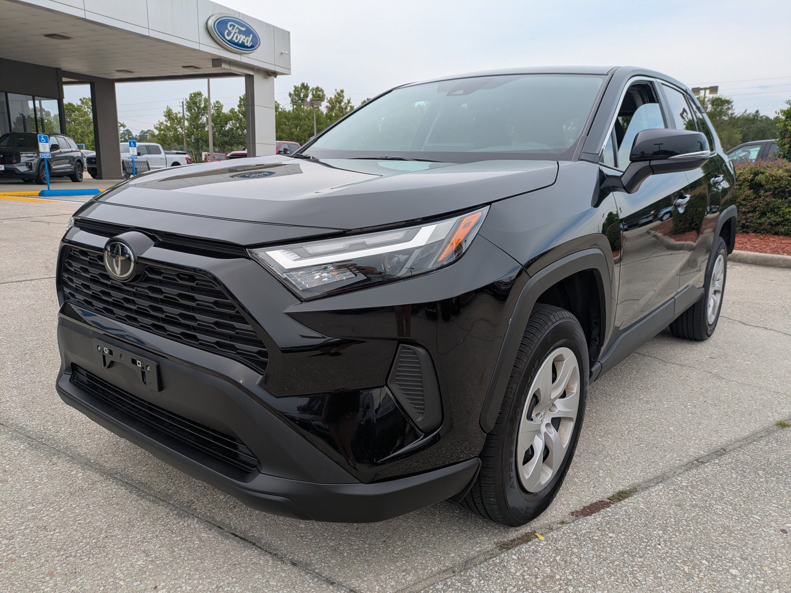 Used 2023 Toyota RAV4 LE image 8