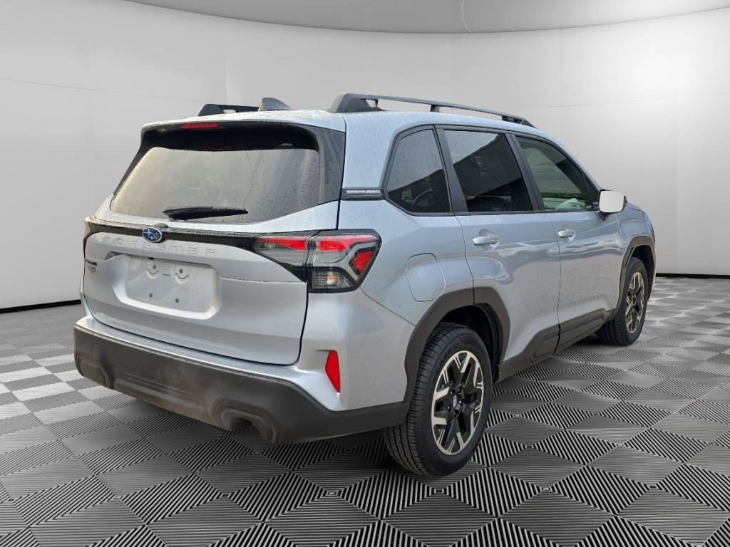 Used 2025 Subaru Forester Premium AWD/4WD image 7