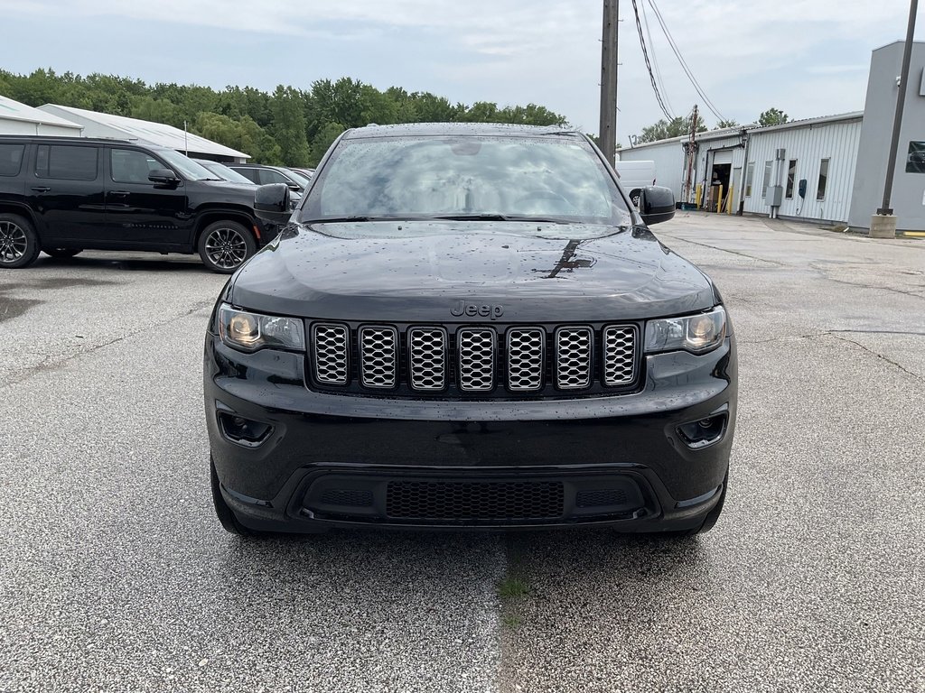 Used 2020 Jeep Grand Cherokee Altitude image 2