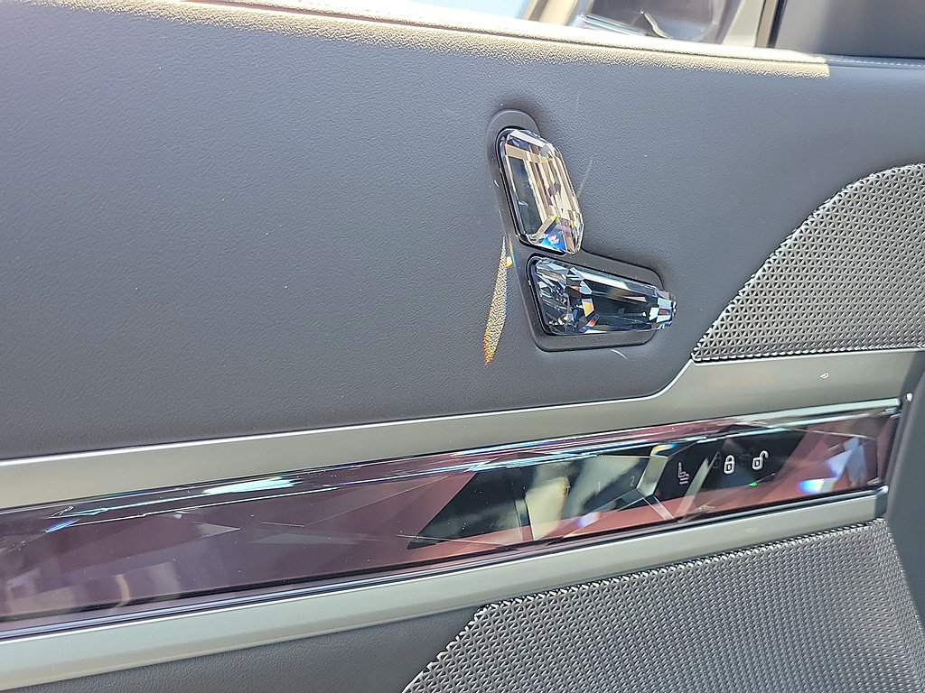 New 2026 BMW i7 M70 RWD image 22