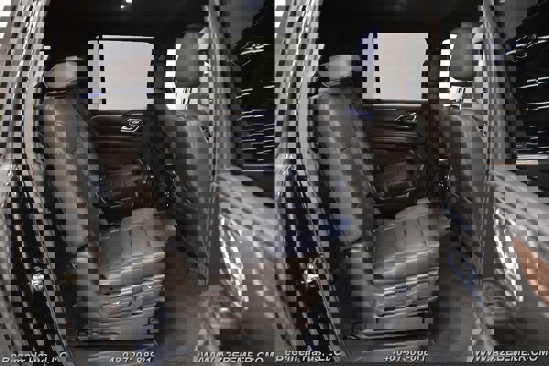 Used 2021 Chevrolet Suburban LT RWD image 19