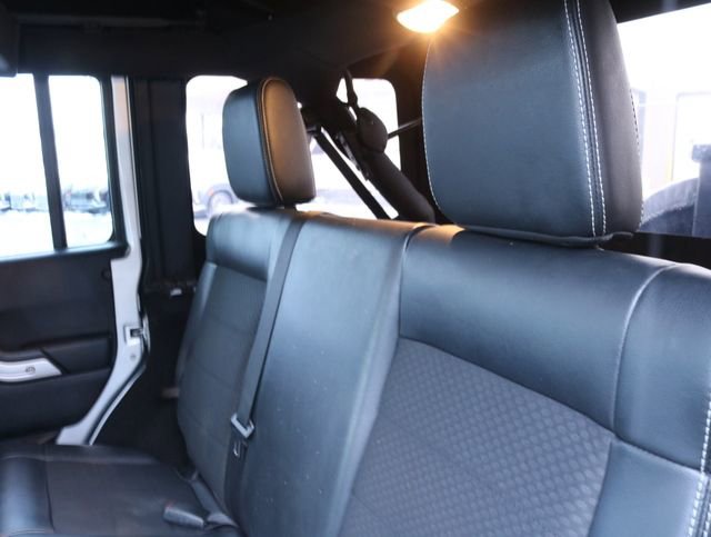 Used 2012 Jeep Wrangler Unlimited Rubicon image 15