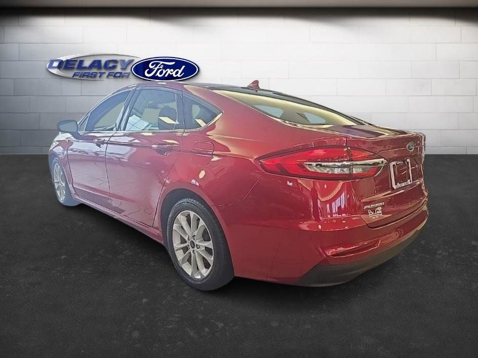 Used 2020 Ford Fusion SE image 5