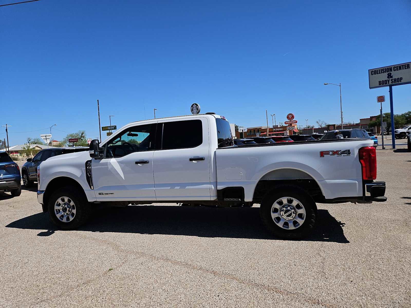 Used 2024 Ford F250 XLT w/ FX4 Off-Road Package image 5
