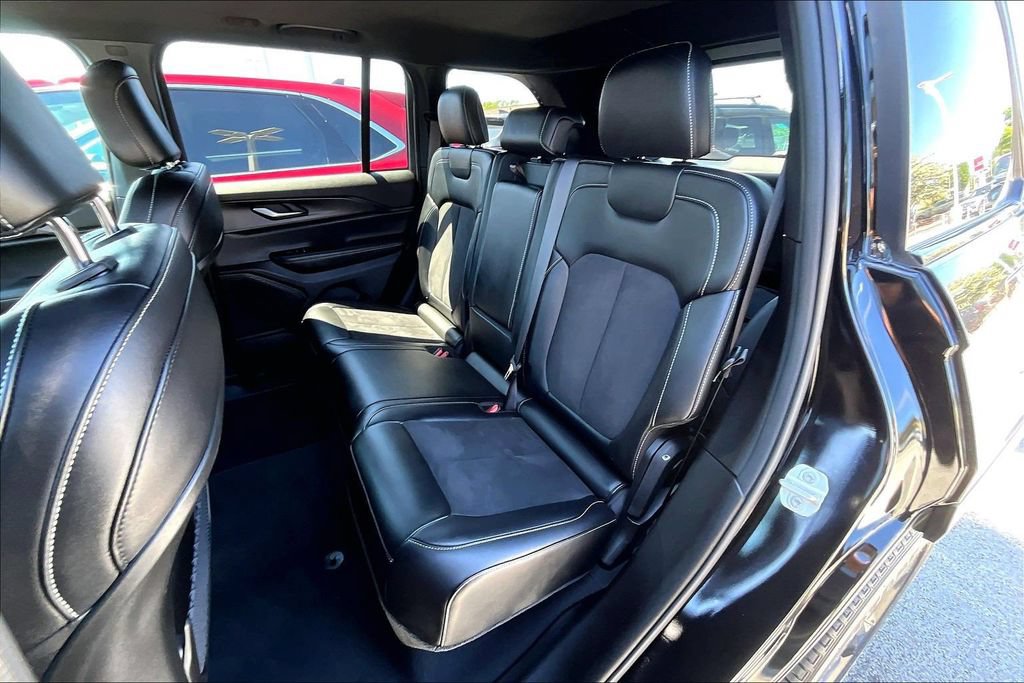 Used 2024 Jeep Grand Cherokee Altitude AWD/4WD image 25
