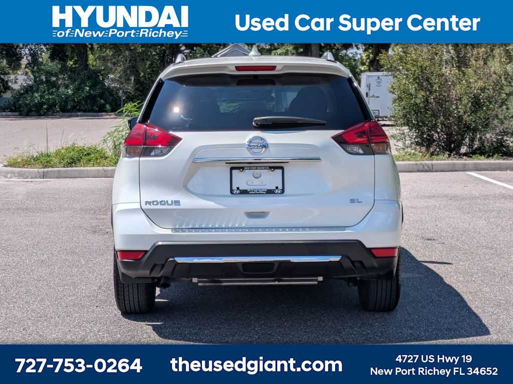 Used 2017 Nissan Rogue SL w/ SL Premium Package FWD image 4