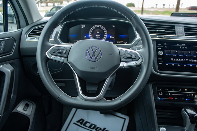 Used 2023 Volkswagen Tiguan SE image 29