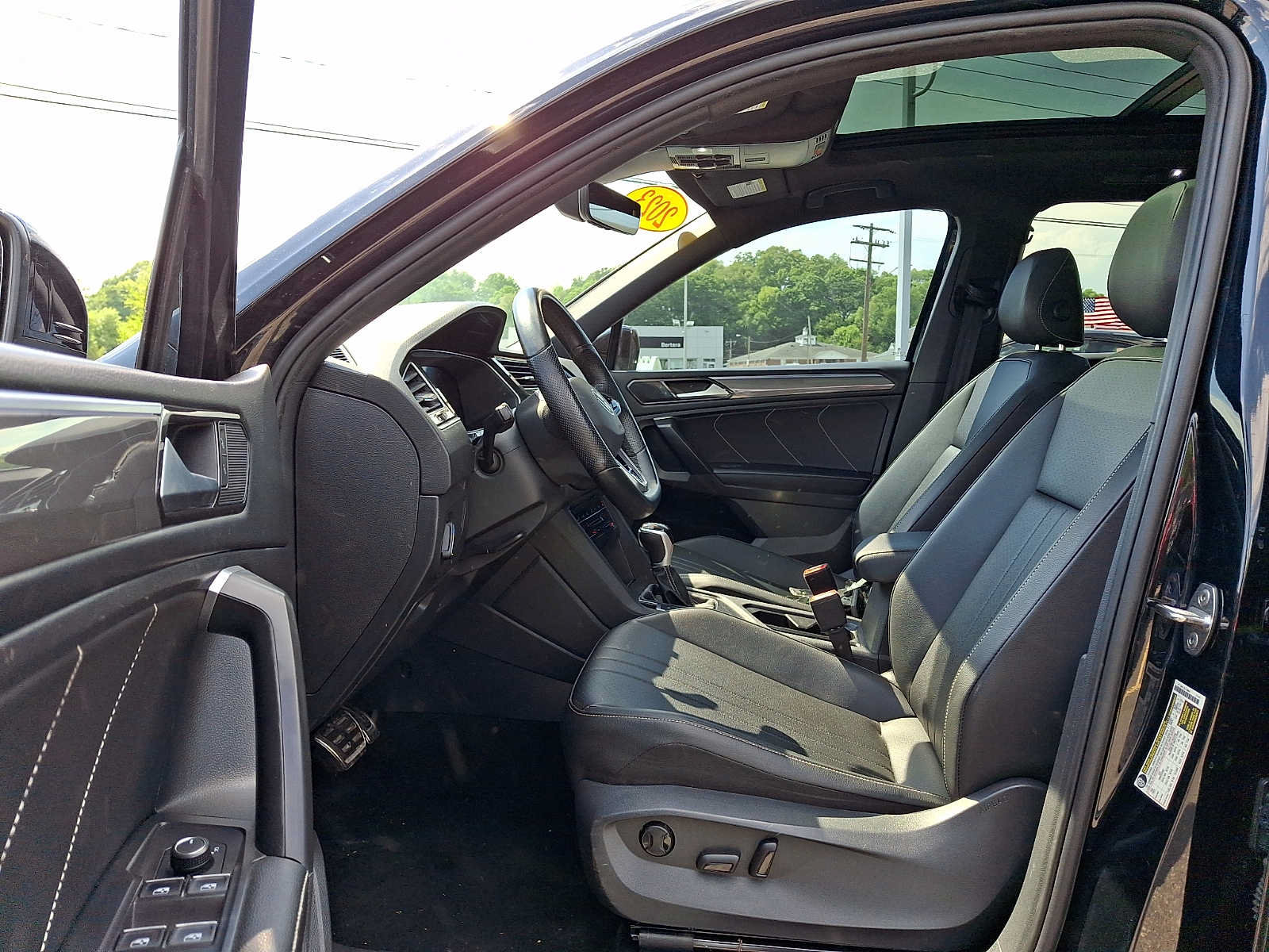 Used 2023 Volkswagen Tiguan SE R-Line FWD image 15