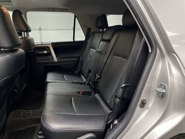 Used 2022 Toyota 4Runner Limited AWD/4WD image 25