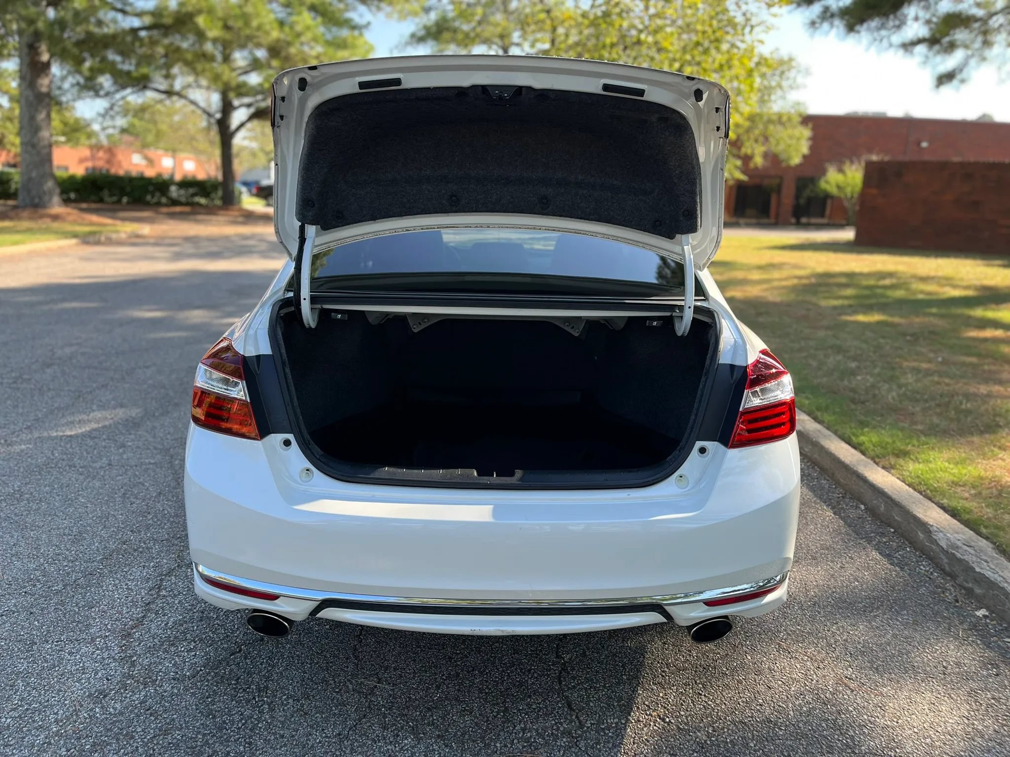 Used 2017 Honda Accord Sport image 19