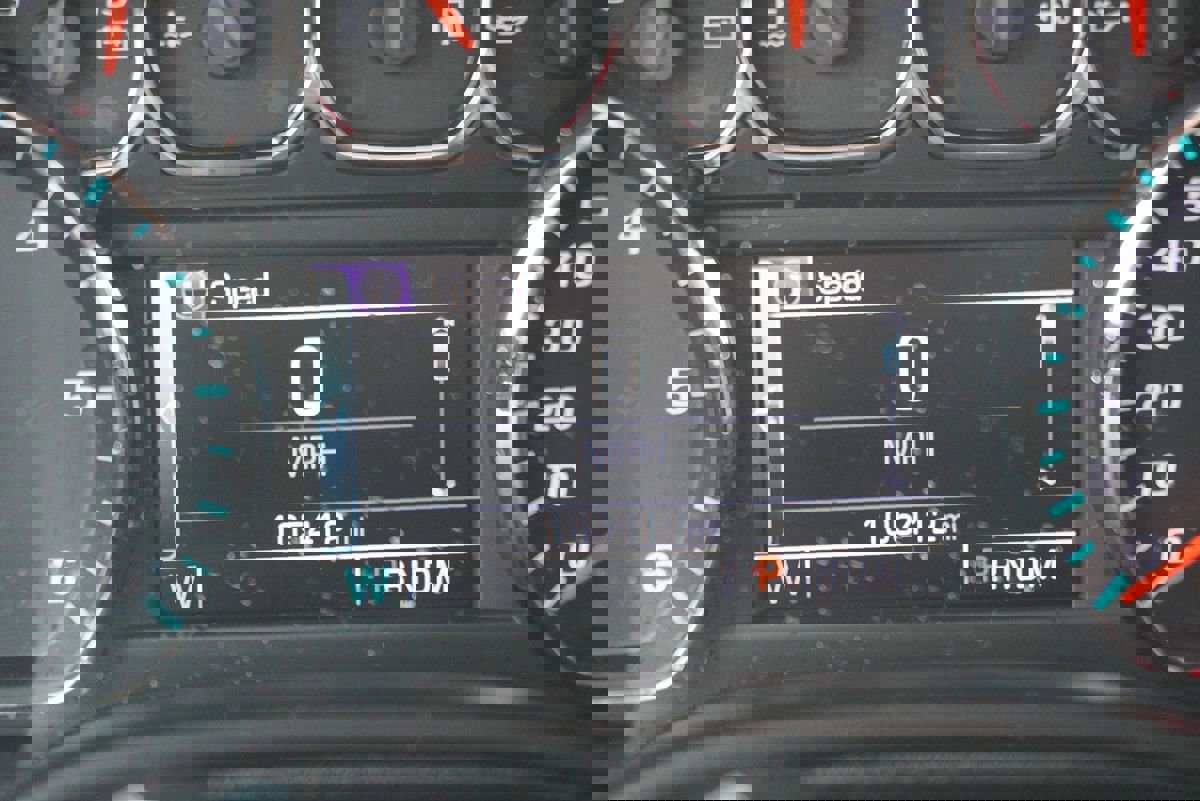 Used 2015 Chevrolet Suburban LTZ image 36