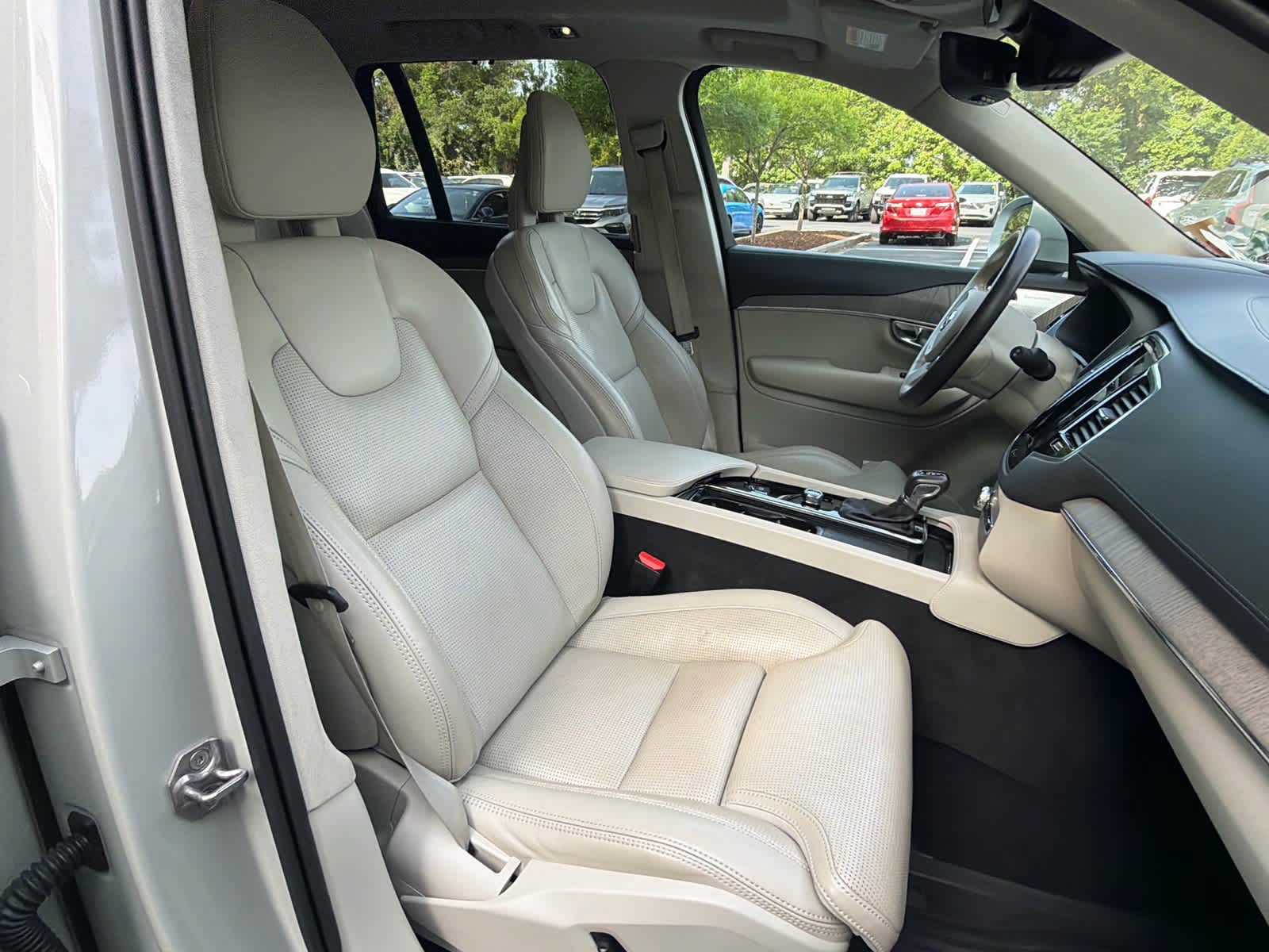 Used 2022 Volvo XC90 T6 Inscription w/ Lounge Package AWD/4WD image 17