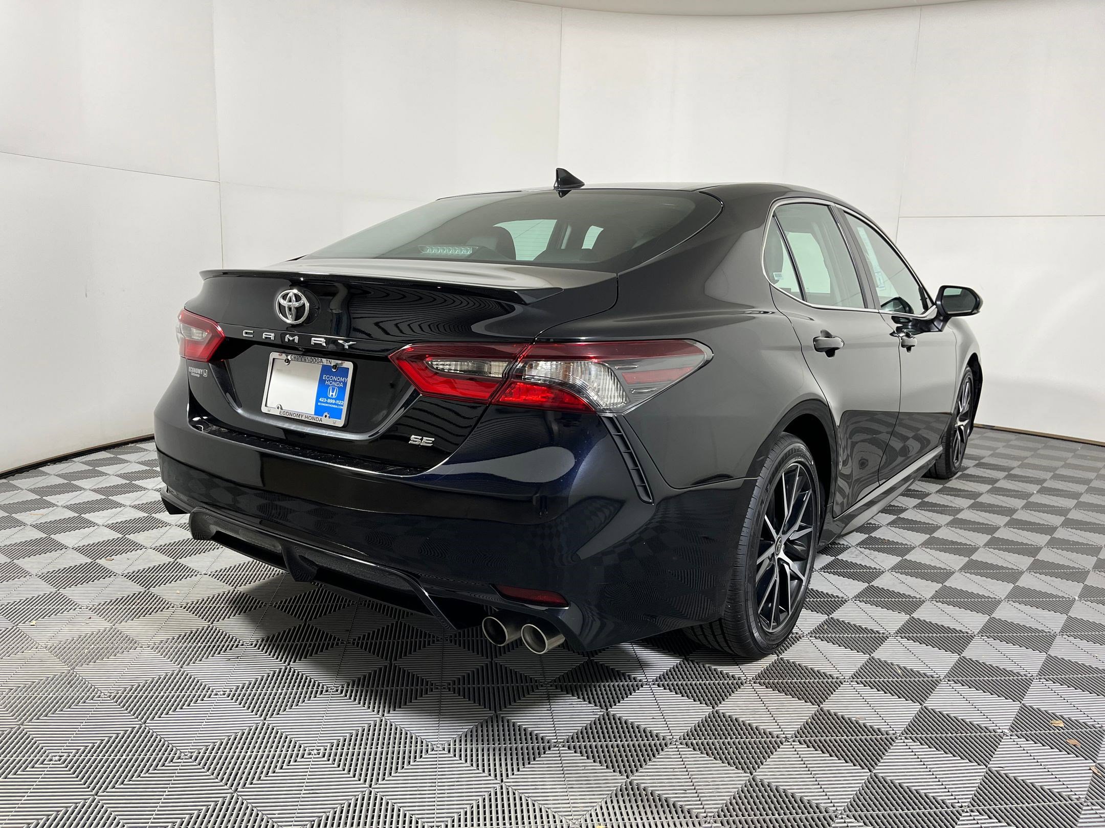 Used 2024 Toyota Camry SE image 7