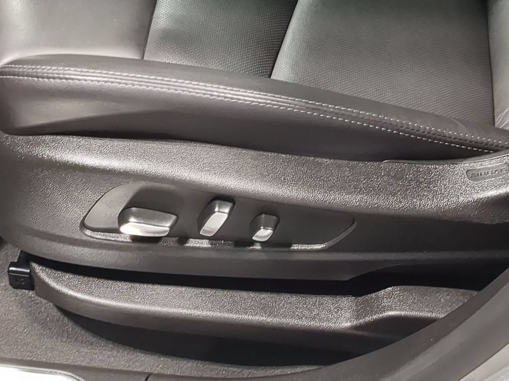 Used 2025 Cadillac XT5 Premium Luxury AWD/4WD image 21