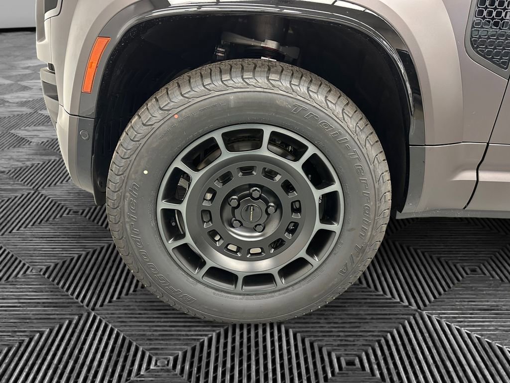 New 2026 Land Rover Defender 110 AWD/4WD image 14