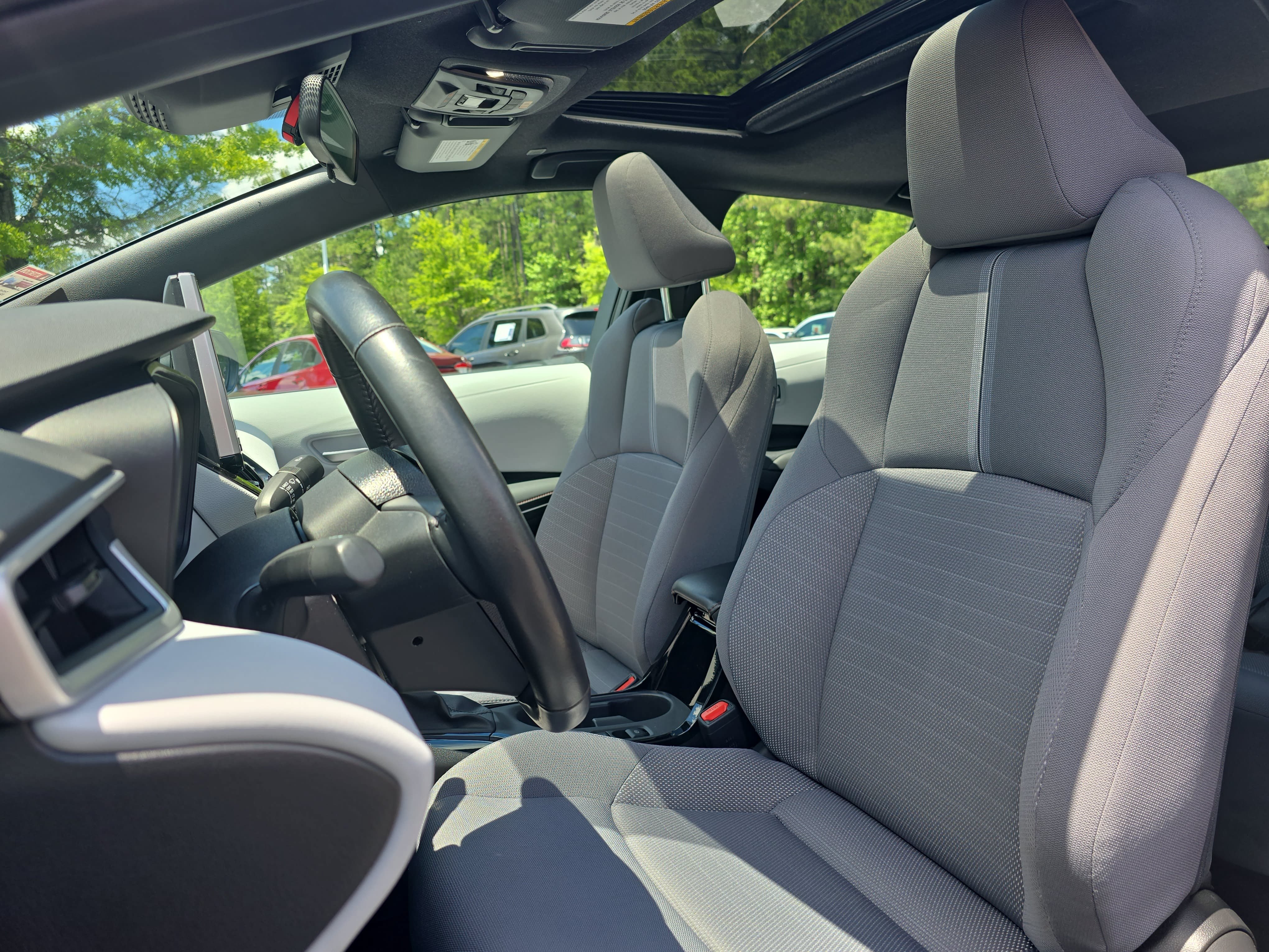 Certified 2025 Toyota Corolla SE w/ SE Premium Package FWD image 14