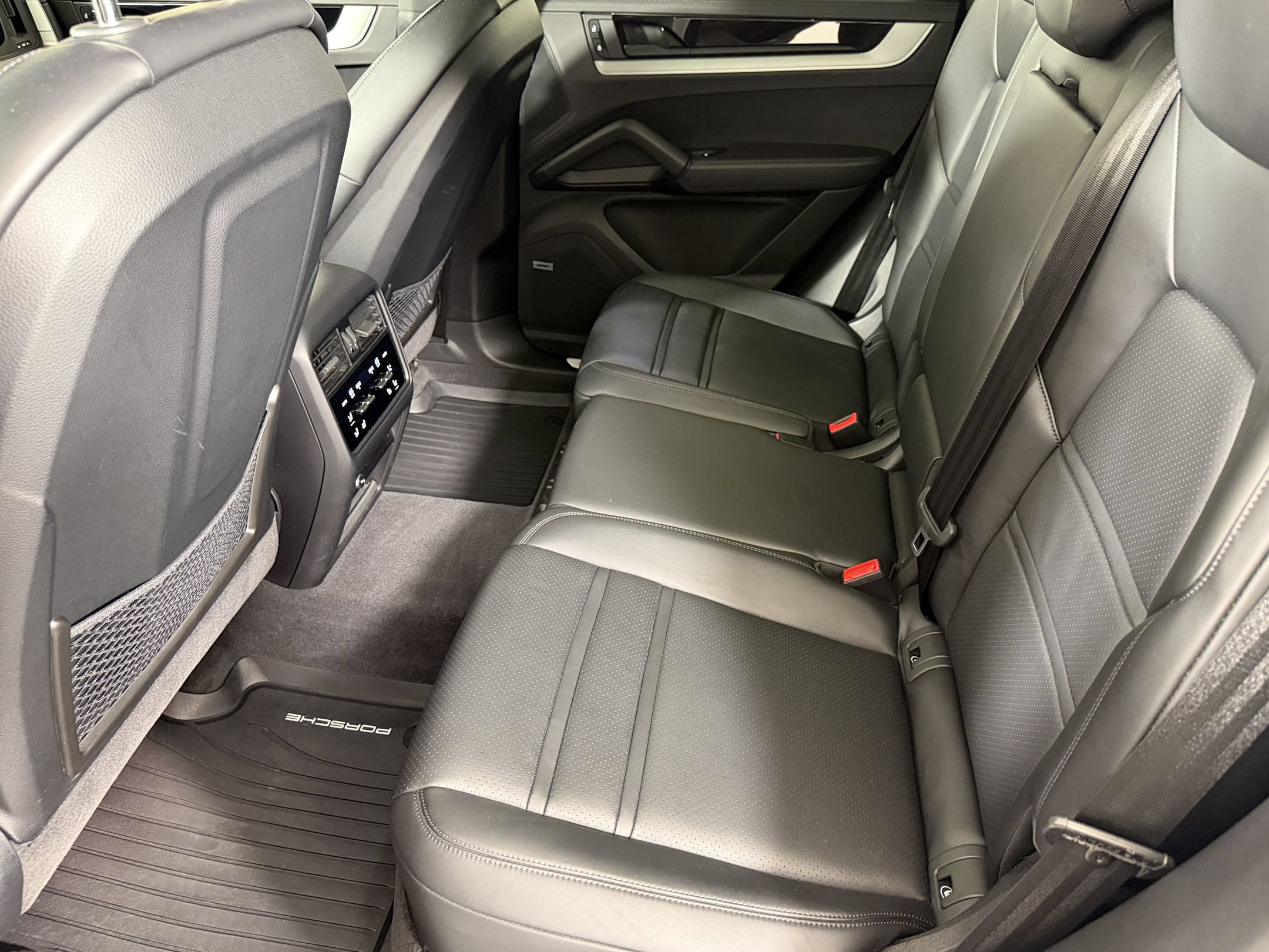 Certified 2024 Porsche Cayenne AWD/4WD image 24