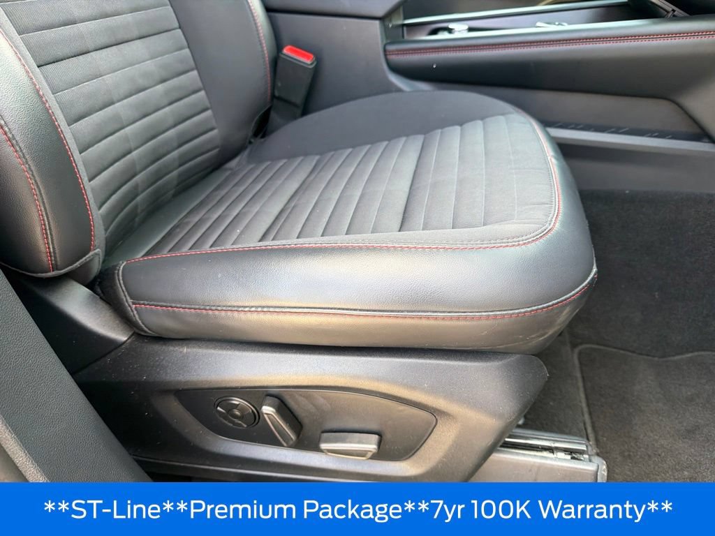 Used 2025 Ford Explorer ST-Line w/ Premium Package AWD/4WD image 39