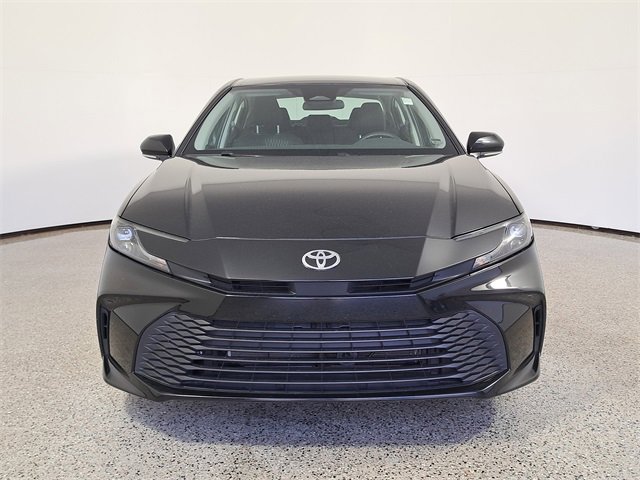 Used 2025 Toyota Camry LE image 3