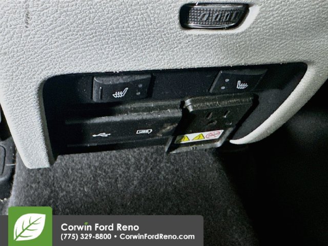 Used 2019 Jeep Cherokee Overland w/ Technology Group AWD/4WD image 29