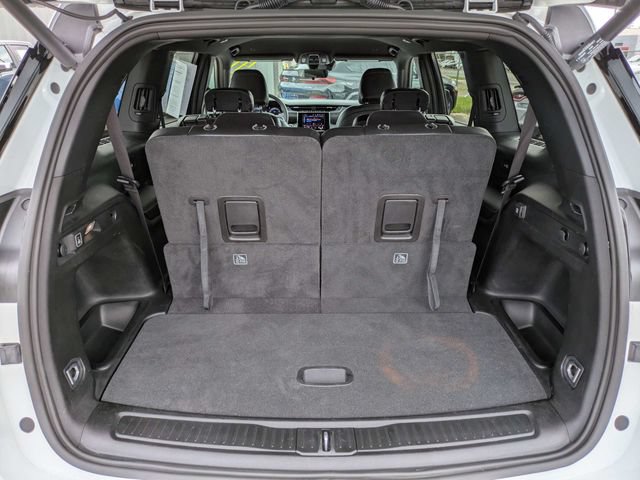Used 2025 Jeep Grand Cherokee L Laredo RWD image 13