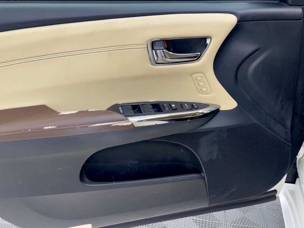 Used 2014 Toyota Avalon Limited FWD image 14