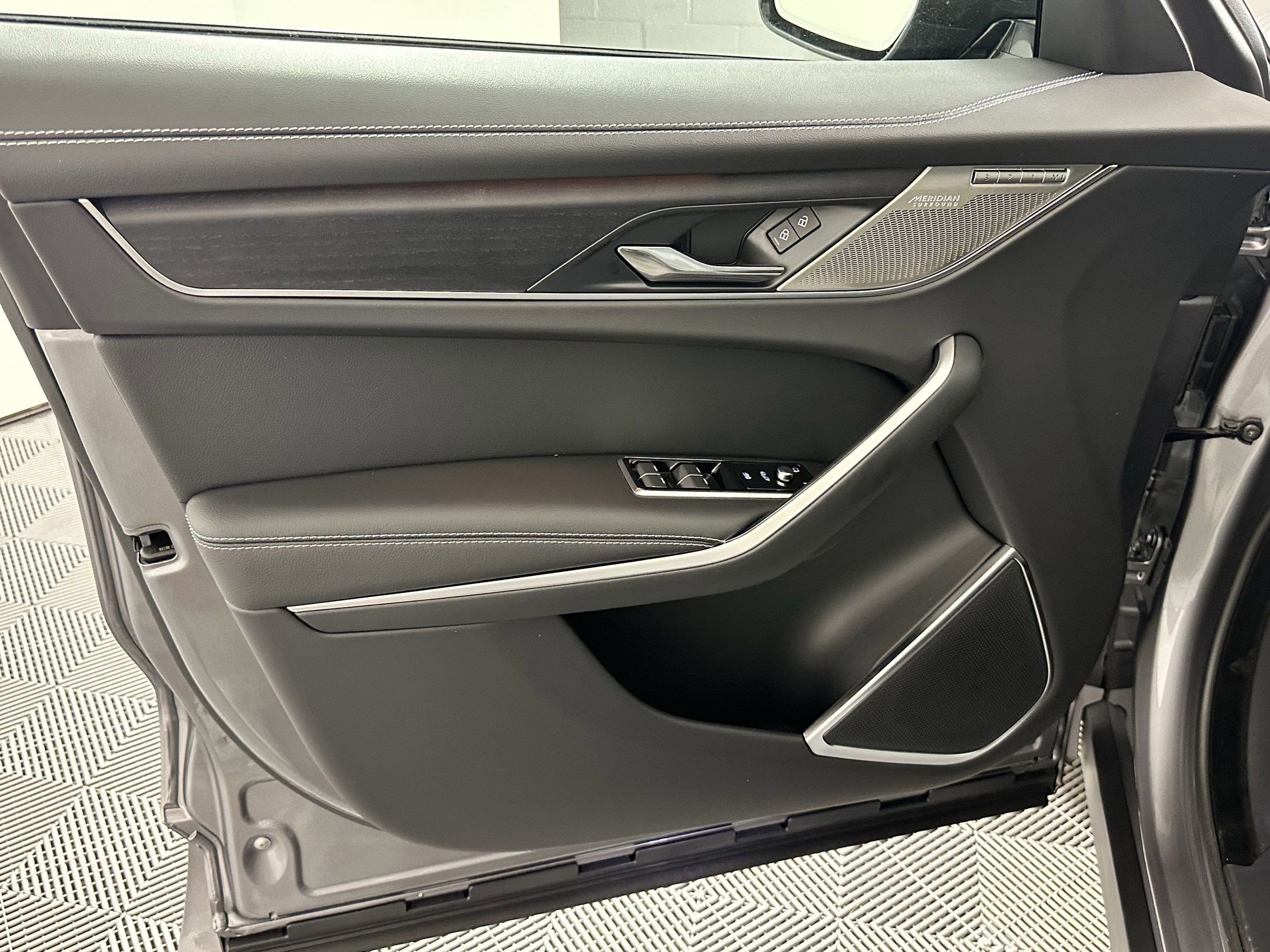 Used 2026 Jaguar F-PACE R-Dynamic S image 10