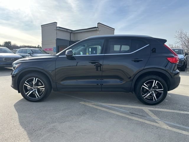 Certified 2025 Volvo XC40 B5 Core image 4