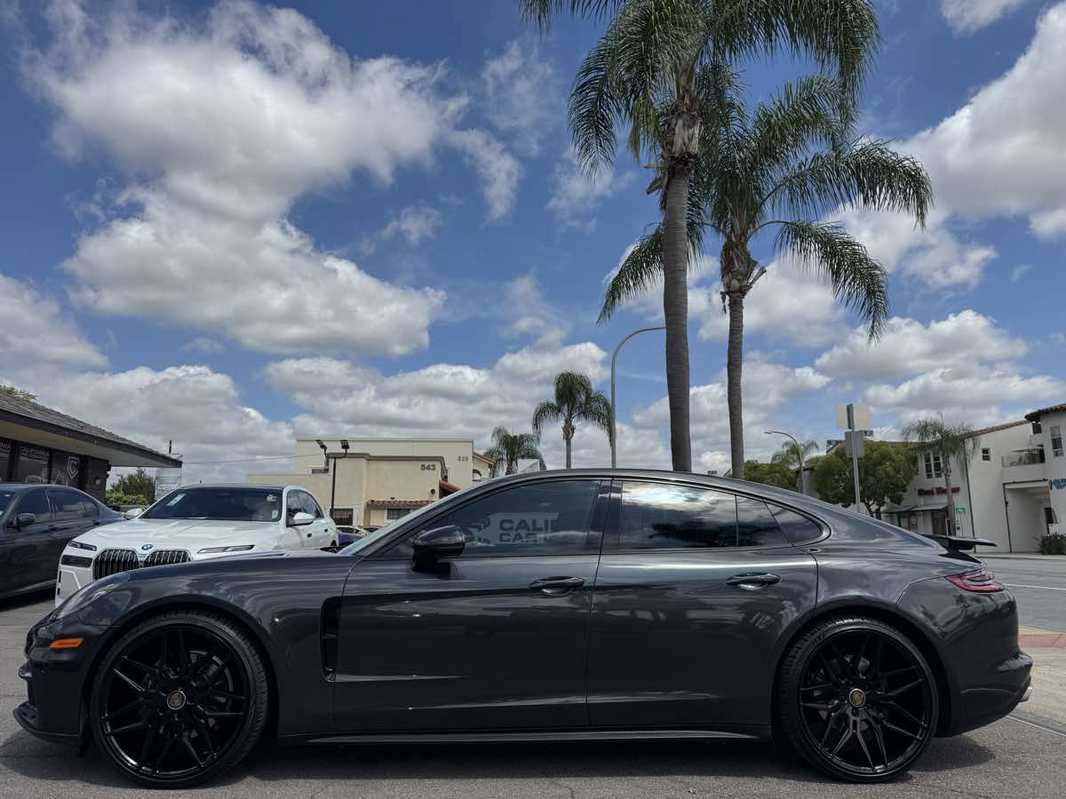 Used 2020 Porsche Panamera image 2