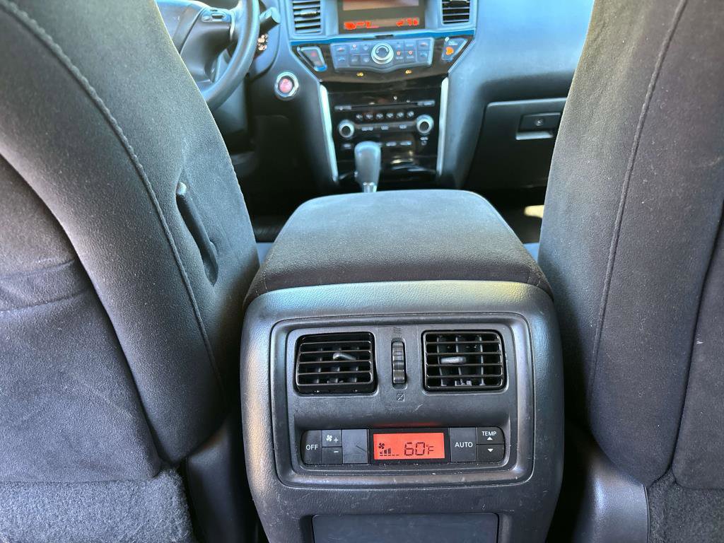 Used 2015 Nissan Pathfinder S image 9
