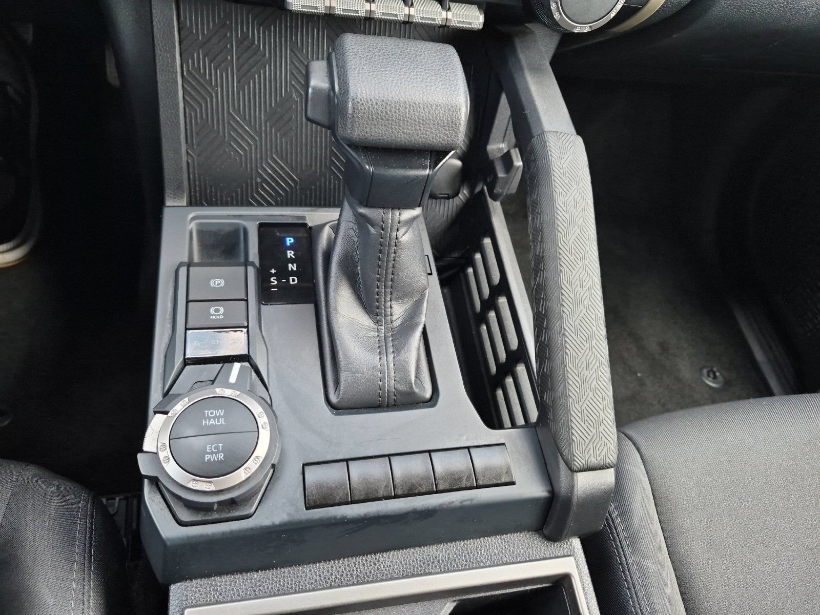 Used 2024 Toyota Tacoma SR5 AWD/4WD image 18
