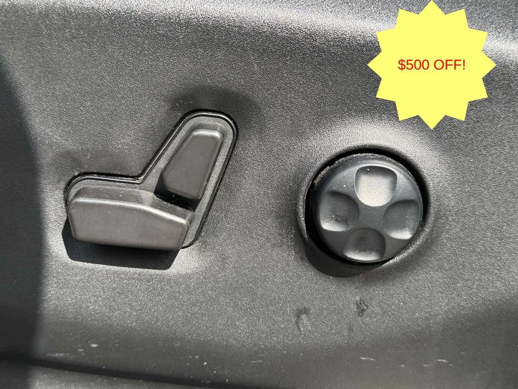 Used 2022 Chrysler Voyager LX FWD image 25