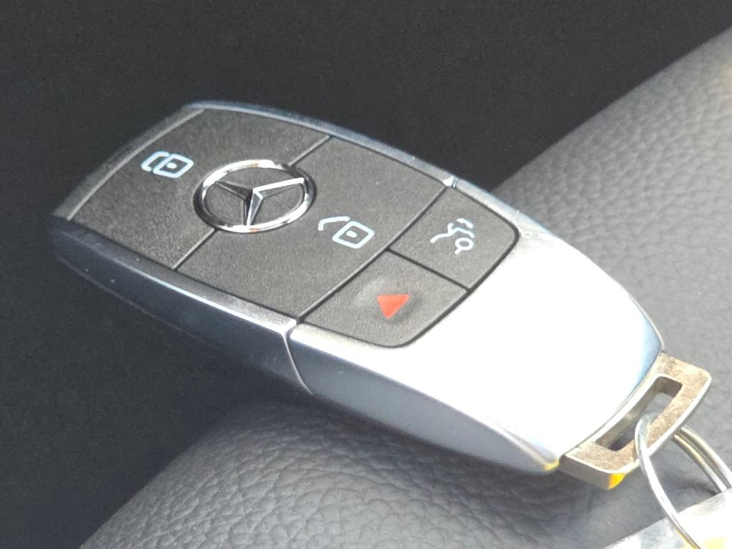 New 2026 Mercedes-Benz GLB 250 4MATIC image 37