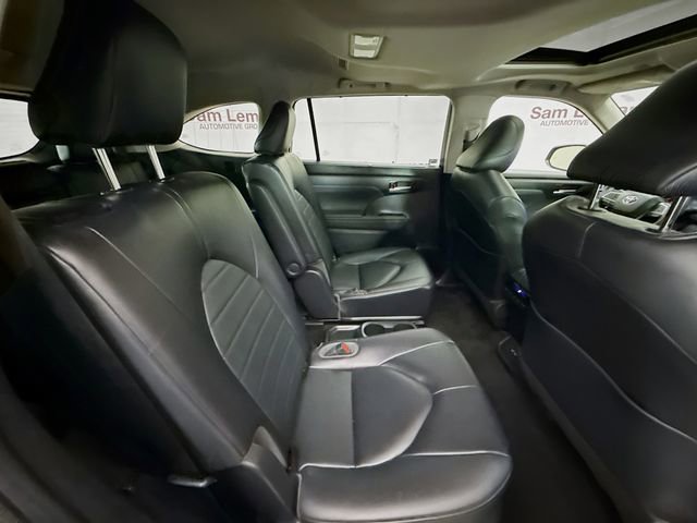 Used 2023 Toyota Highlander XLE image 29
