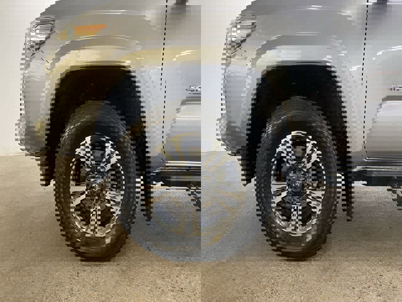 Used 2018 Toyota Tacoma TRD Sport w/ Technology Package image 11