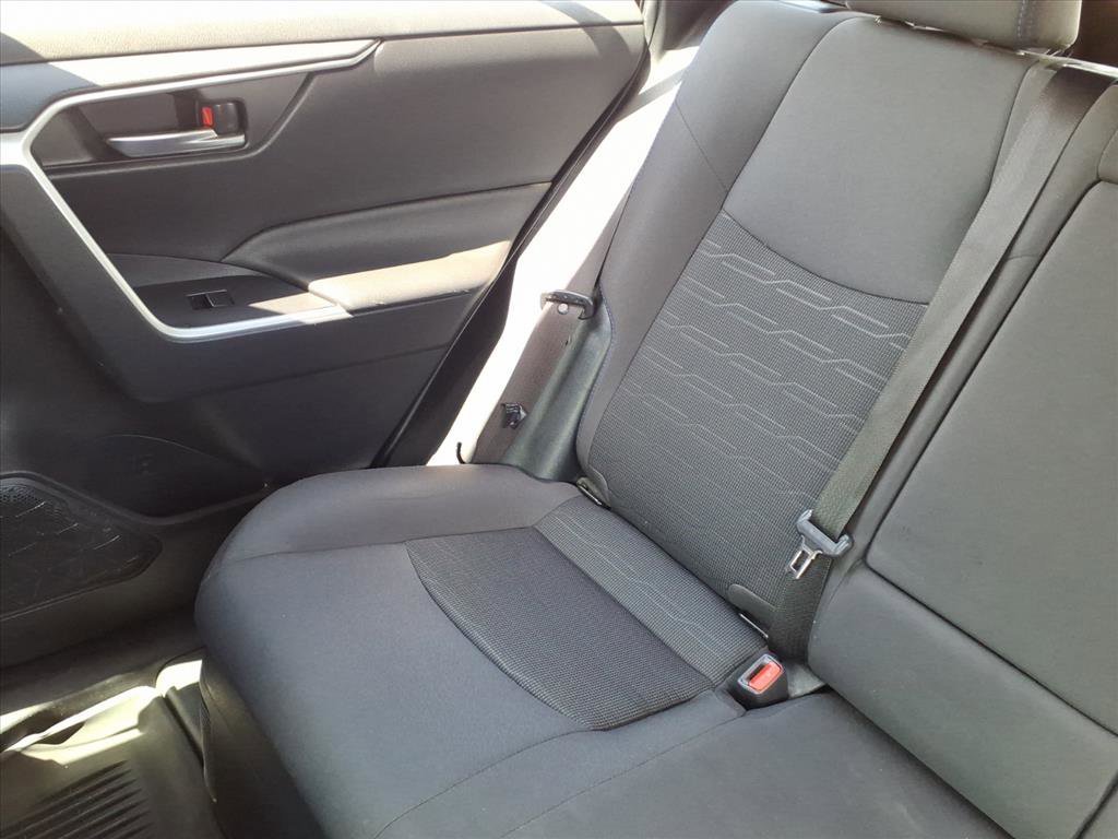 Used 2022 Toyota RAV4 SE image 22