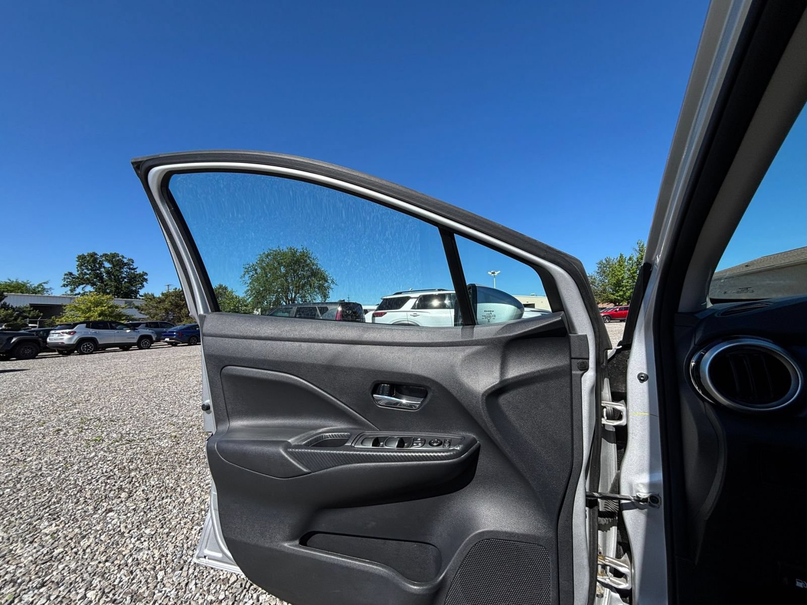 Used 2025 Nissan Versa SV FWD image 18
