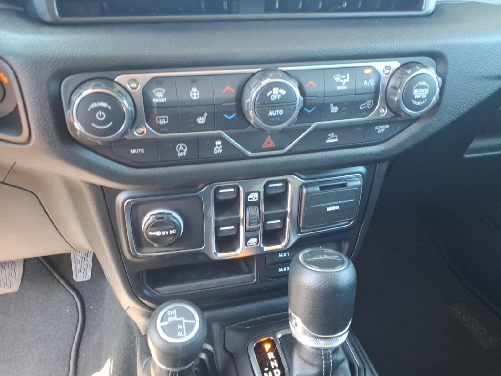 New 2026 Jeep Gladiator Sport AWD/4WD image 18